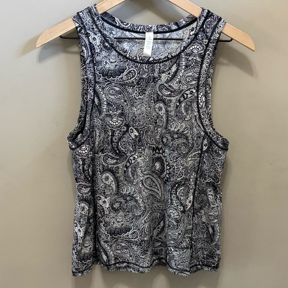 Lululemon women’s size 4 paisley black and white Sole Training Tank NWOT